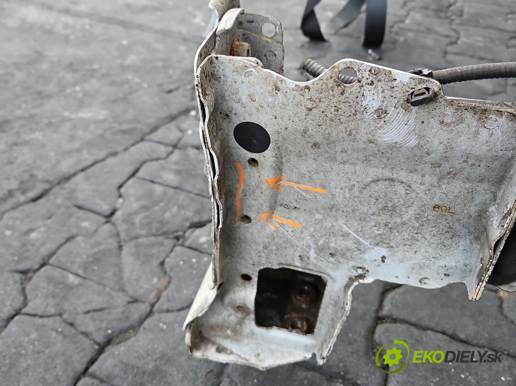 Lexus NX I 2014-2021 2.0 T 238HP automatic 175 kW 1998 cm3 5- štvrťka ľavé