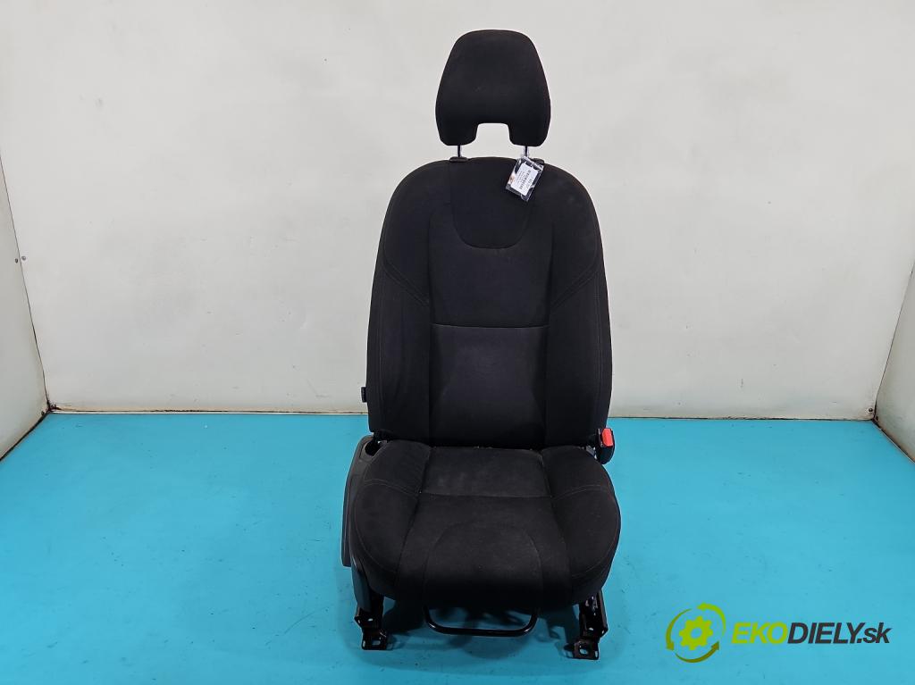 Volvo V40 II 2012-2019 1.6 T3 150 hp manual 110 kW 1596 cm3 5- Sedadlo pravý  (Sedadlo)