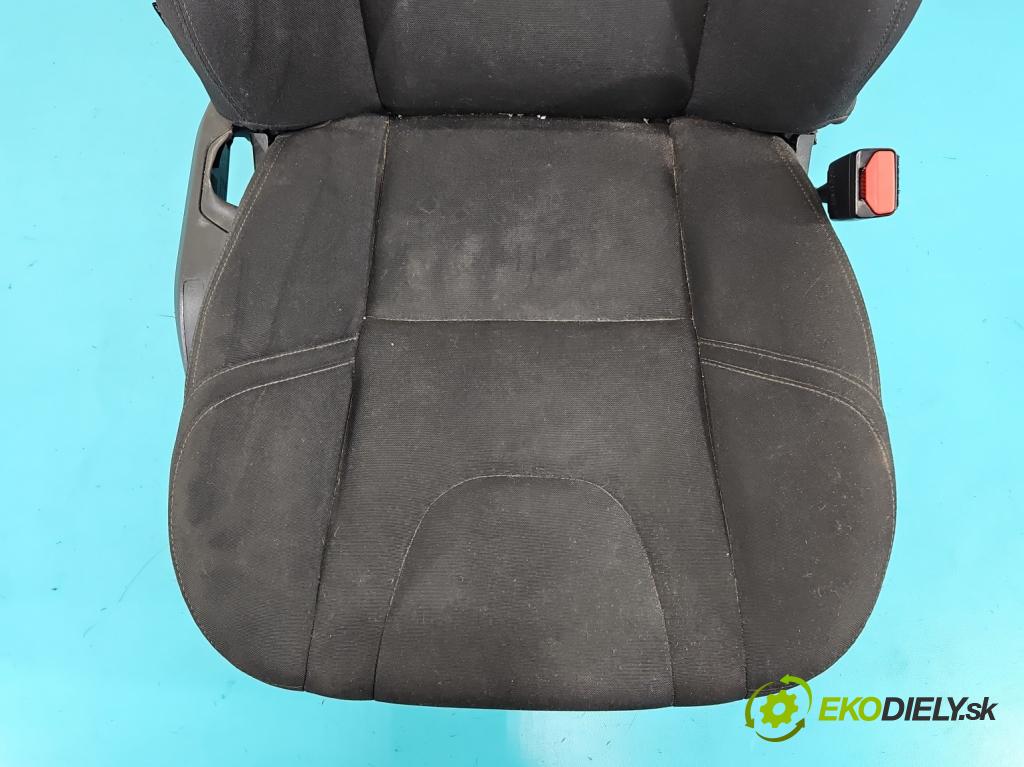 Volvo V40 II 2012-2019 1.6 T3 150 hp manual 110 kW 1596 cm3 5- Sedadlo pravý  (Sedadlo)