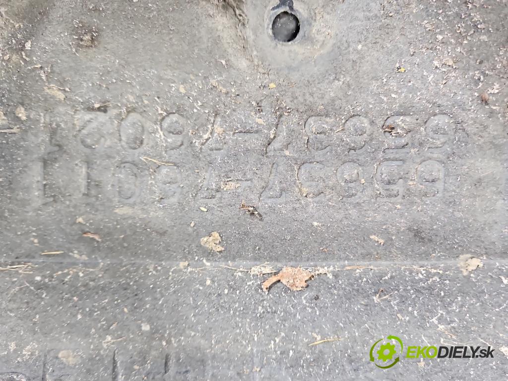 Lexus CT 2010-2022 1.8 VVTI 99 HP automatic 73 kW 1798 cm3 5- Blatník: zadné pravé 65637-76011