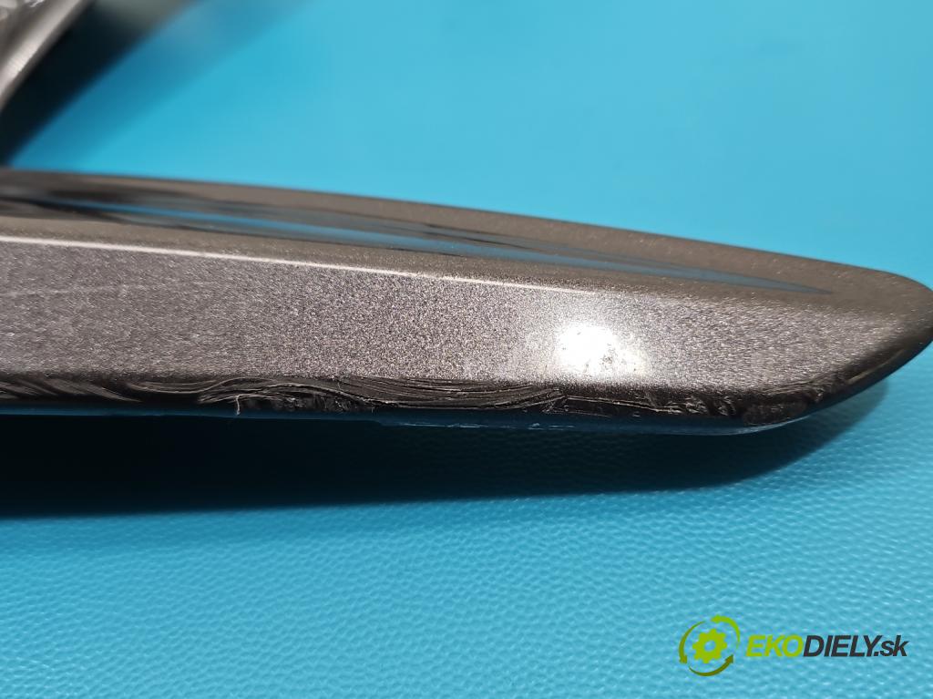 Lexus CT 2010-2022 1.8 VVTI 99 hp automatic 73 kW 1798 cm3 5- Zaślepka: mřížka: nárazníku pravé 81481-76020