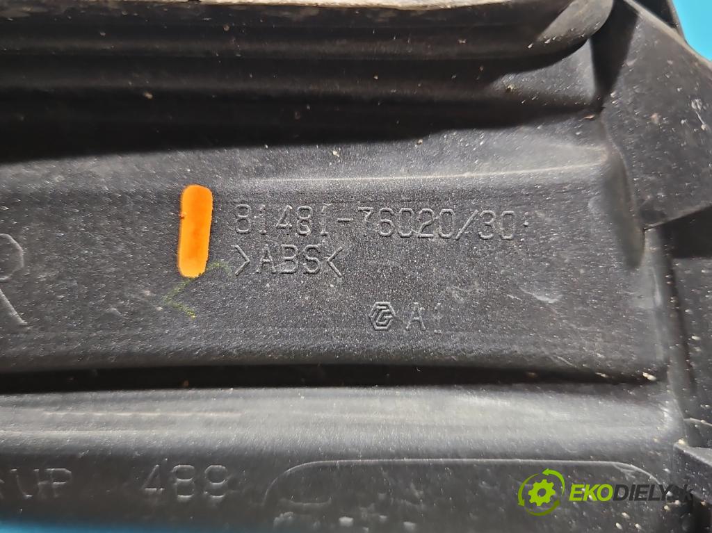 Lexus CT 2010-2022 1.8 VVTI 99 hp automatic 73 kW 1798 cm3 5- Zaślepka: mřížka: nárazníku pravé 81481-76020