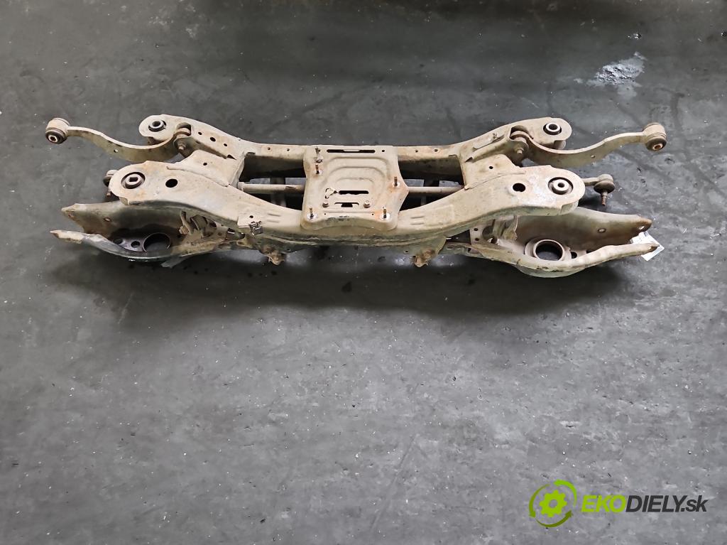 Toyota Avensis III T27 2009-2018 2.0 D4D 126 hp manual 93 kW 1998 cm3 4- zadní výztuha  (Zadní výztuha)