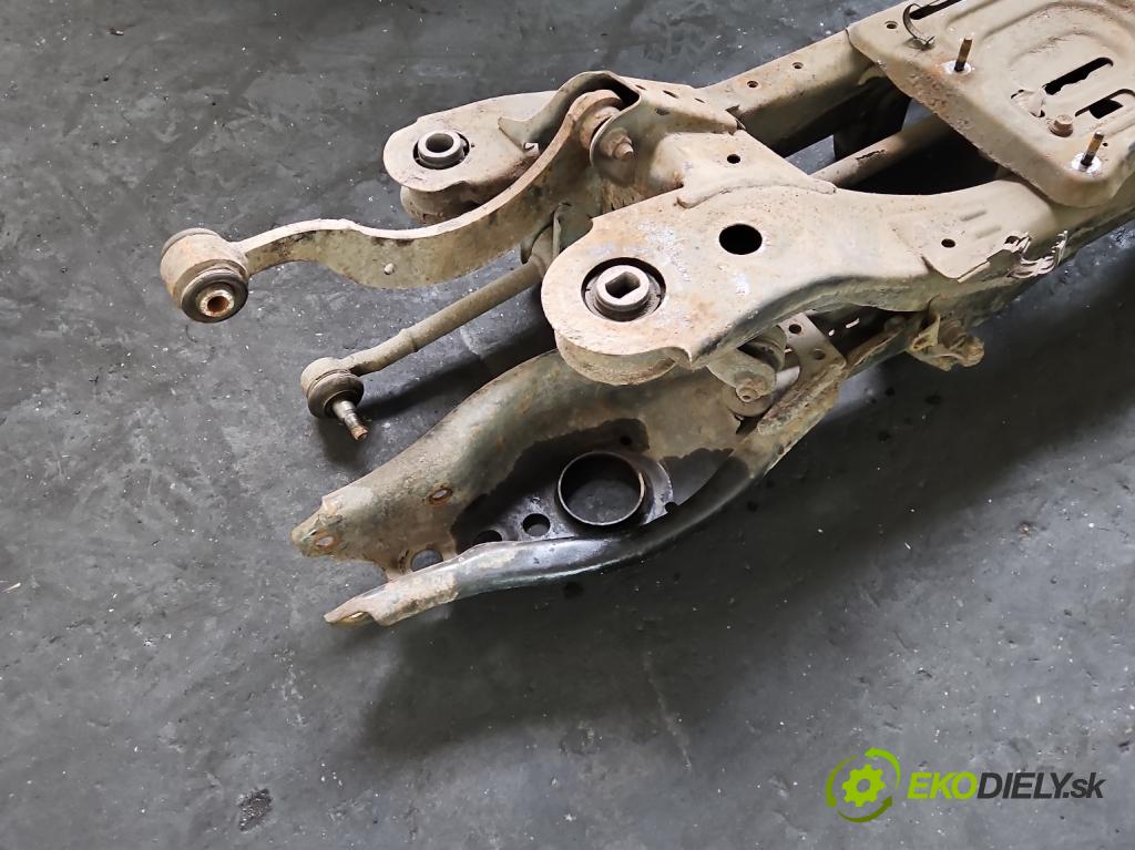 Toyota Avensis III T27 2009-2018 2.0 D4D 126 hp manual 93 kW 1998 cm3 4- zadní výztuha  (Zadní výztuha)