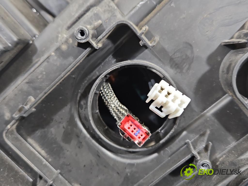 Vw Passat B7 2010-2014 2.0 TSI 211KM automatic 155 kW 1984 cm3 5- Reflektor: pravý 3AB941044 (Svetlo predné pravé)