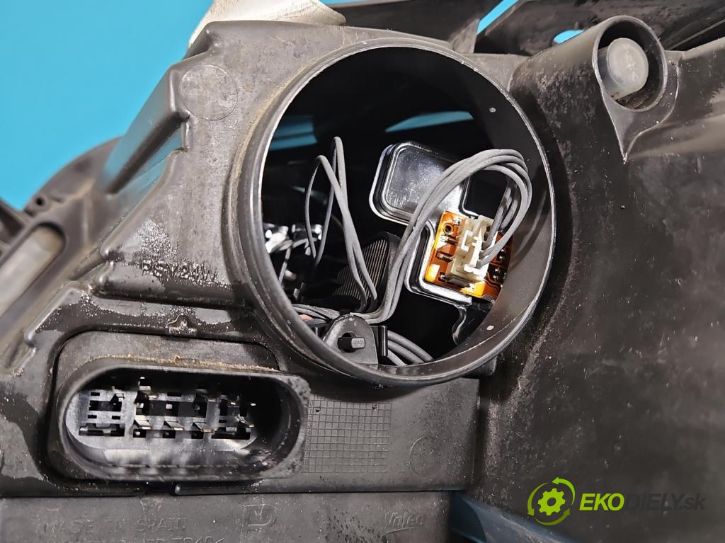 Vw Passat B7 2010-2014 2.0 TSI 211KM automatic 155 kW 1984 cm3 5- Reflektor: pravý 3AB941044 (Svetlo predné pravé)