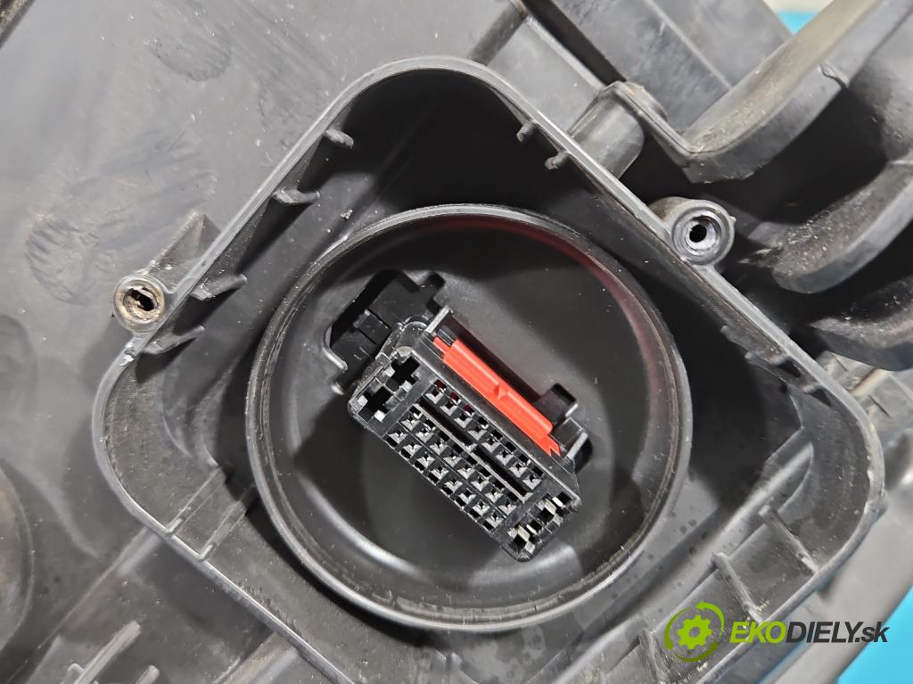 Vw Passat B7 2010-2014 2.0 TSI 211KM automatic 155 kW 1984 cm3 5- Reflektor: pravý 3AB941044 (Svetlo predné pravé)