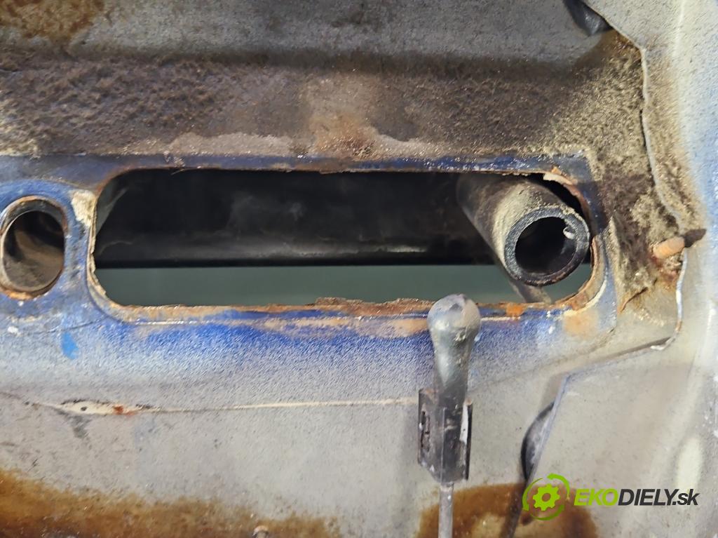 Vw Transporter T4 1990-2003 1.9 TD 68 hp manual 50 kW 1896 cm3 5- zadní kufrové dveře  (Zadní kapota (kufr))