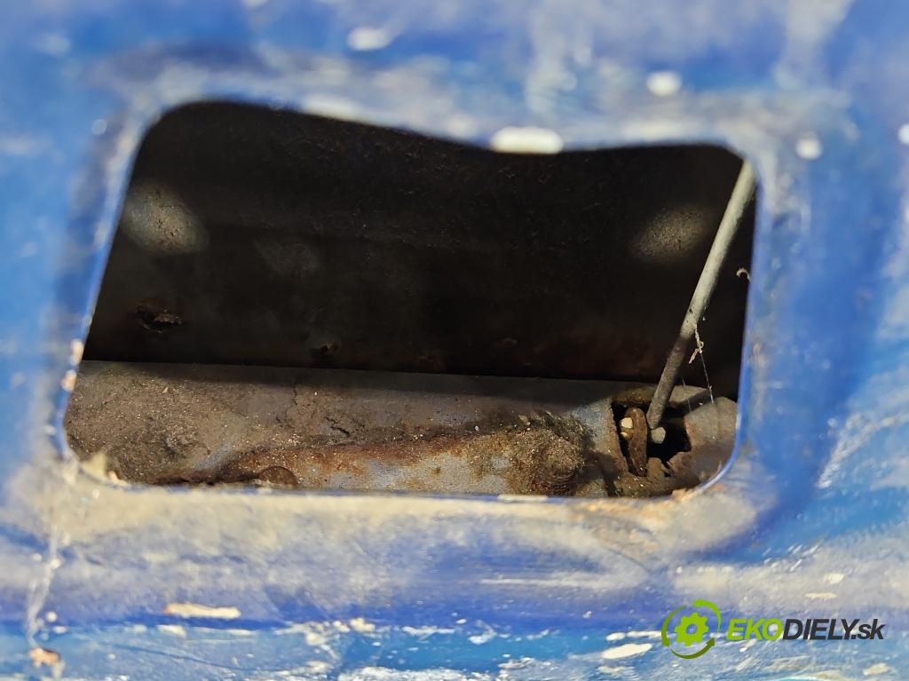 Vw Transporter T4 1990-2003 1.9 TD 68 hp manual 50 kW 1896 cm3 5- zadní kufrové dveře  (Zadní kapota (kufr))