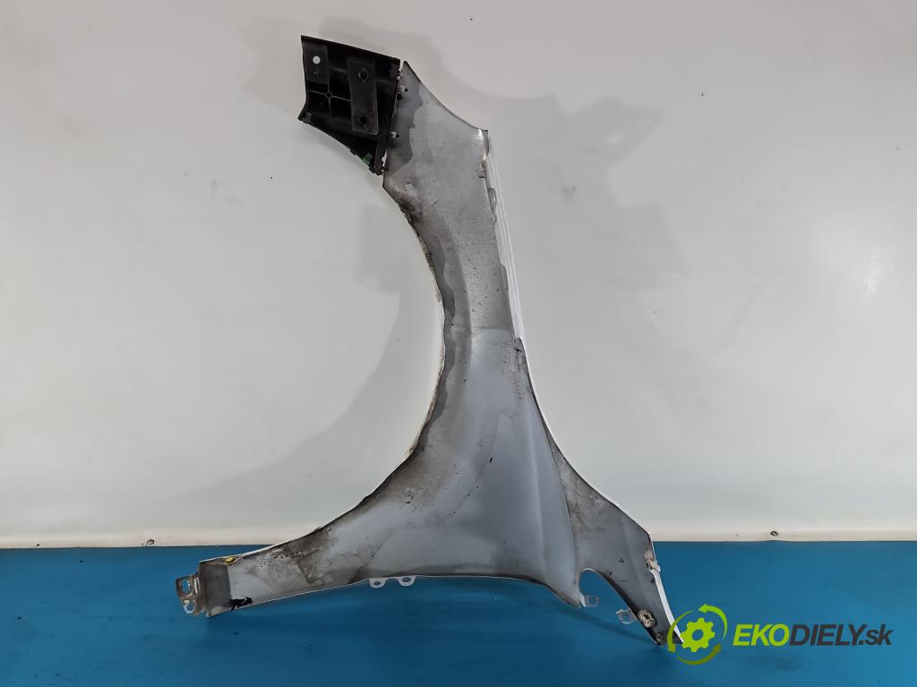 Volvo V40 II 2012-2019 1.6 T3 150 HP manual 110 kW 1596 cm3 5- blatník predné pravý  (Kľučka dverí ostatné)