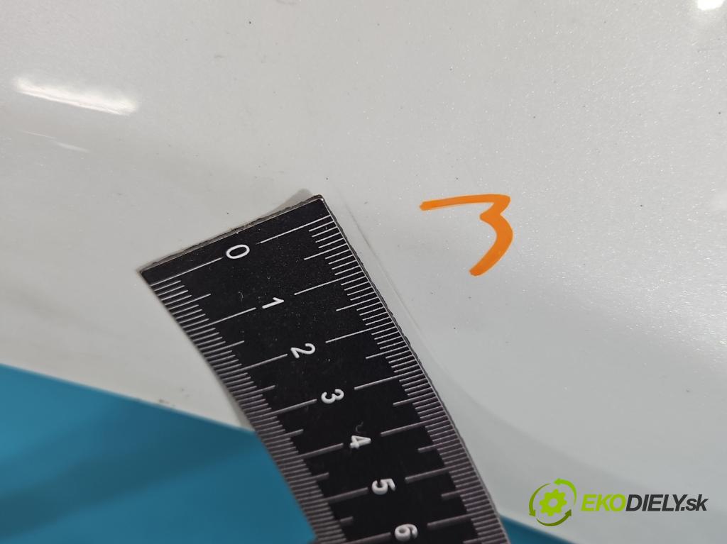 Volvo V40 II 2012-2019 1.6 T3 150 HP manual 110 kW 1596 cm3 5- blatník predné pravý  (Kľučka dverí ostatné)