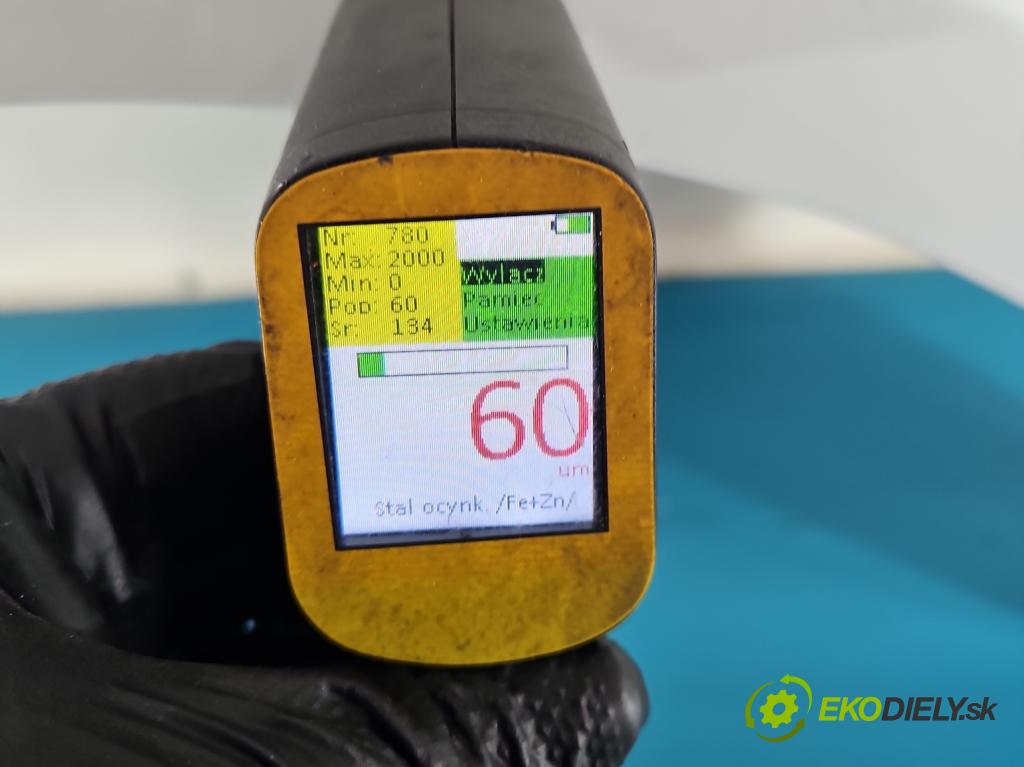 Volvo V40 II 2012-2019 1.6 T3 150 HP manual 110 kW 1596 cm3 5- blatník predné pravý  (Kľučka dverí ostatné)