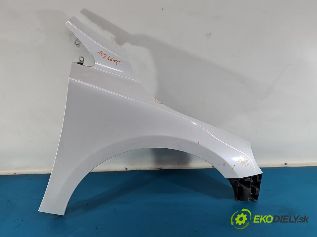 Volvo V40 II 2012-2019 1.6 T3 150 HP manual 110 kW 1596 cm3 5- blatník predné pravý  (Kľučka dverí ostatné)