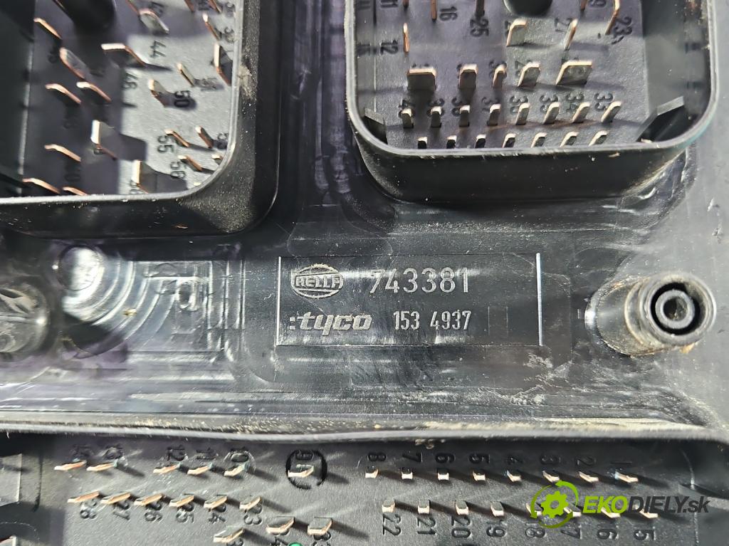 Opel Zafira B 2005-2014 1.9 CDTI 120 HP manual 88 kW 1910 cm3 5- skrinka poistka 743381 (Poistková skrinka)