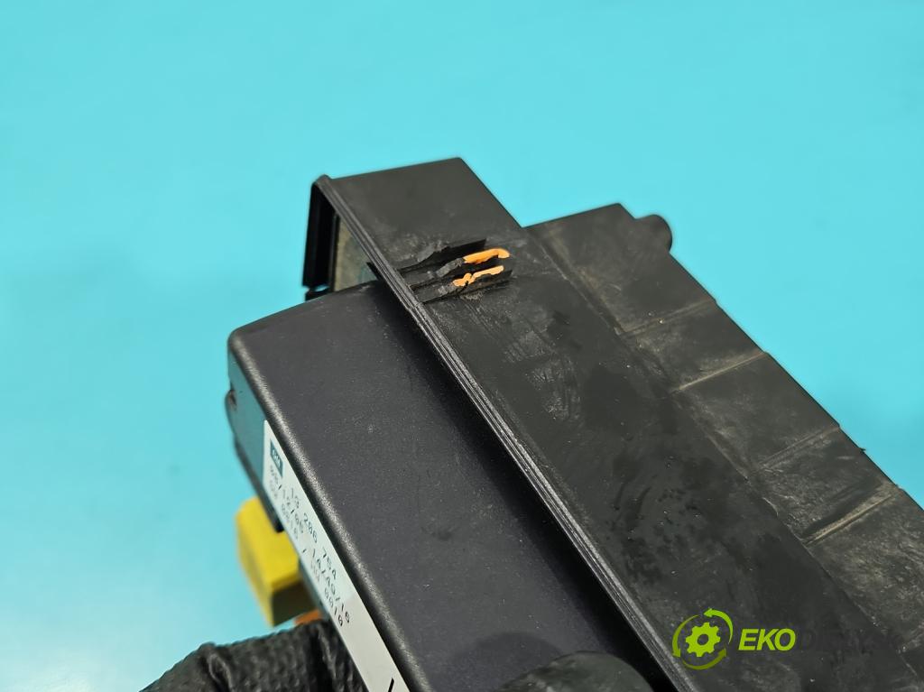 Opel Zafira B 2005-2014 1.9 CDTI 120 HP manual 88 kW 1910 cm3 5- skrinka poistka 743381 (Poistková skrinka)