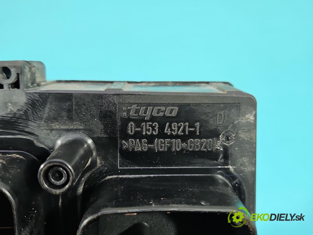 Opel Zafira B 2005-2014 1.9 CDTI 120 HP manual 88 kW 1910 cm3 5- skrinka poistka 743381 (Poistková skrinka)