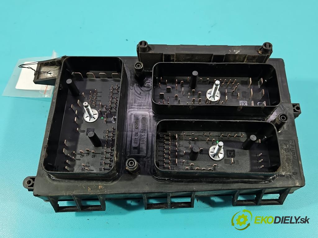 Opel Zafira B 2005-2014 1.9 CDTI 120 HP manual 88 kW 1910 cm3 5- skrinka poistka 743381 (Poistková skrinka)