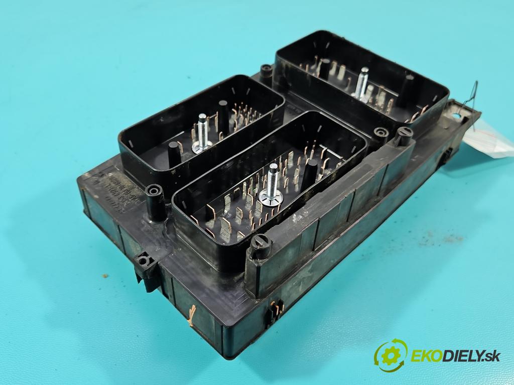 Opel Zafira B 2005-2014 1.9 CDTI 120 HP manual 88 kW 1910 cm3 5- skrinka poistka 743381 (Poistková skrinka)