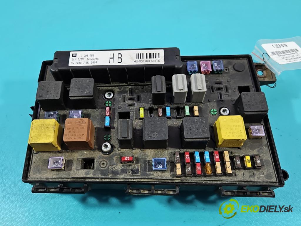 Opel Zafira B 2005-2014 1.9 CDTI 120 HP manual 88 kW 1910 cm3 5- skrinka poistka 743381 (Poistková skrinka)