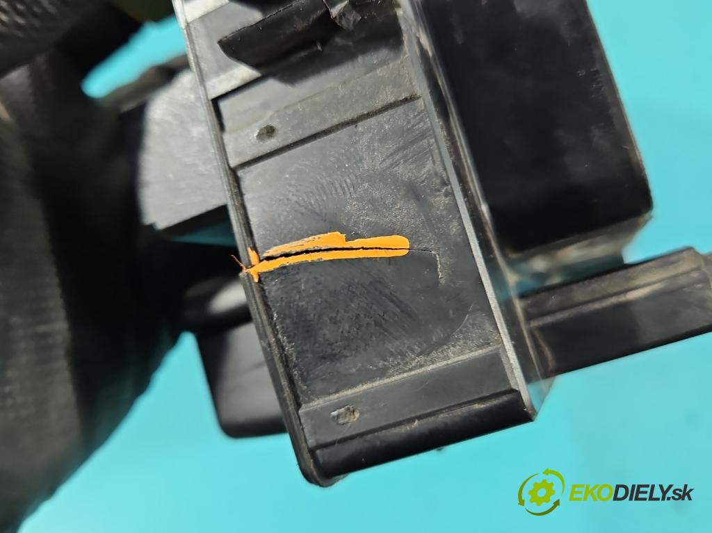 Opel Zafira B 2005-2014 1.9 CDTI 120 HP manual 88 kW 1910 cm3 5- skrinka poistka 743381 (Poistková skrinka)