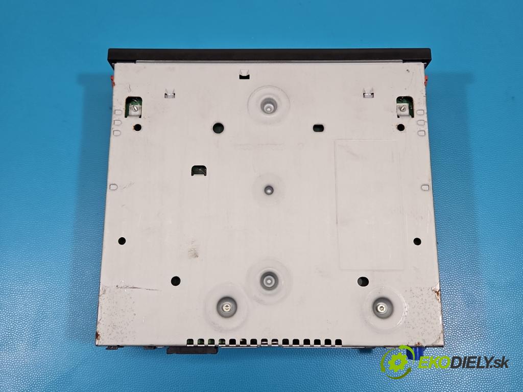 Audi A6 C6 2004-2011 2.7 TDI 179KM automatic 132 kW 2698 cm3 5- Navigácia: čítačka 4E0919887D