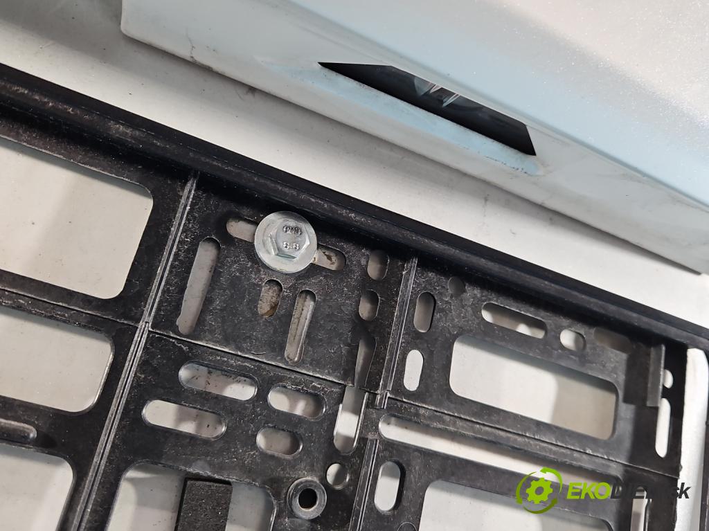 Lexus CT 2010-2022 1.8 VVTI 99 hp automatic 73 kW 1798 cm3 5- zadní kufrové dveře  (Zadní kapota (kufr))