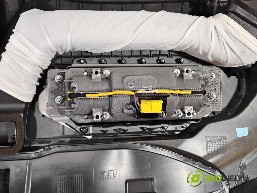 Audi A6 C6 2004-2011 2.7 TDI 179KM automatic 132 kW 2698 cm3 5- kokpit,přistrojova deska