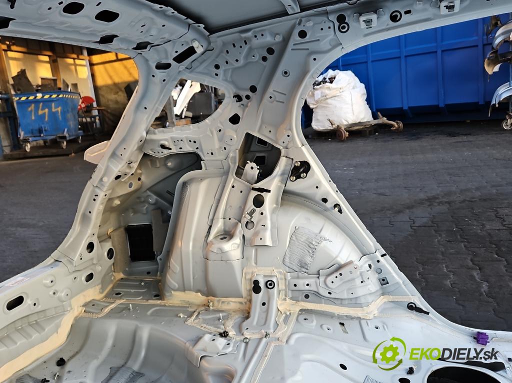 Lexus CT 2010-2022 1.8 VVTI 99 hp automatic 73 kW 1798 cm3 5- blatnik zadní levý