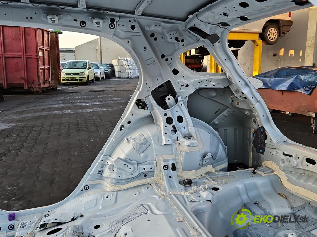 Lexus CT 2010-2022 1.8 VVTI 99 HP automatic 73 kW 1798 cm3 5- blatník zadné pravý