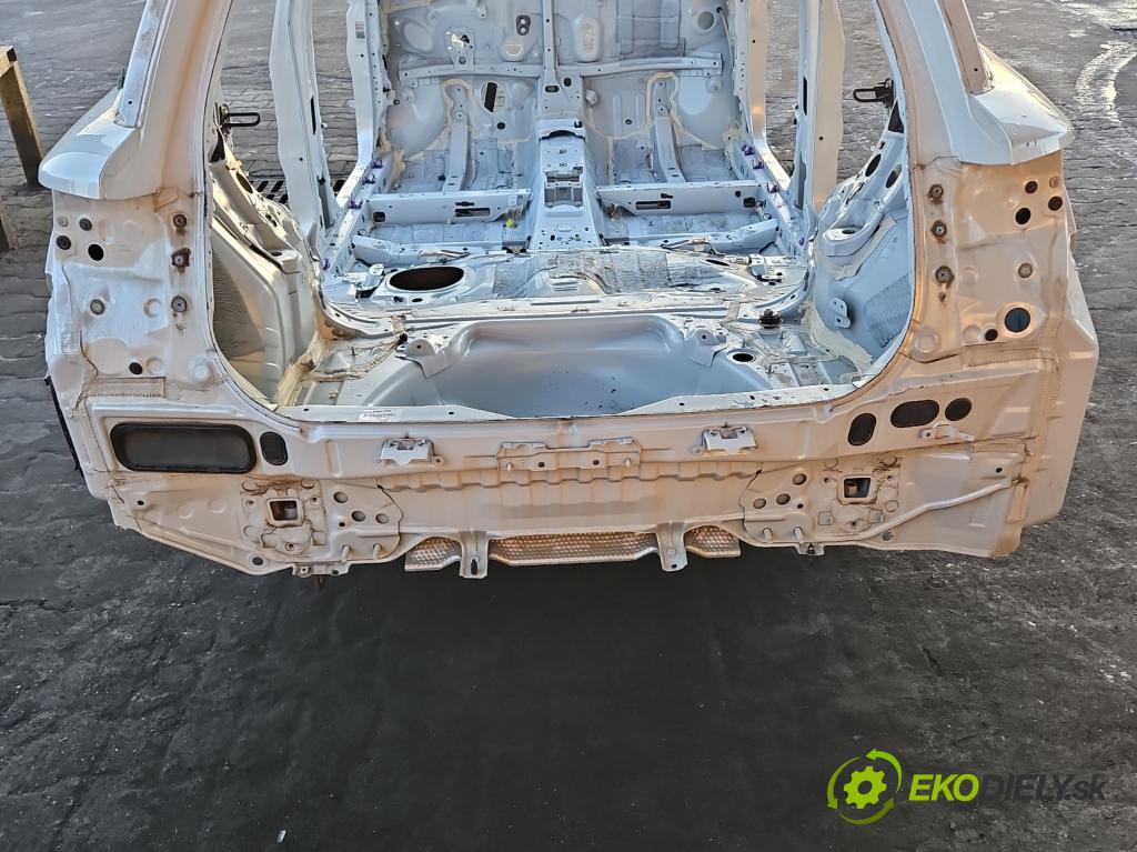 Lexus CT 2010-2022 1.8 VVTI 99 hp automatic 73 kW 1798 cm3 5- stěna zadní 