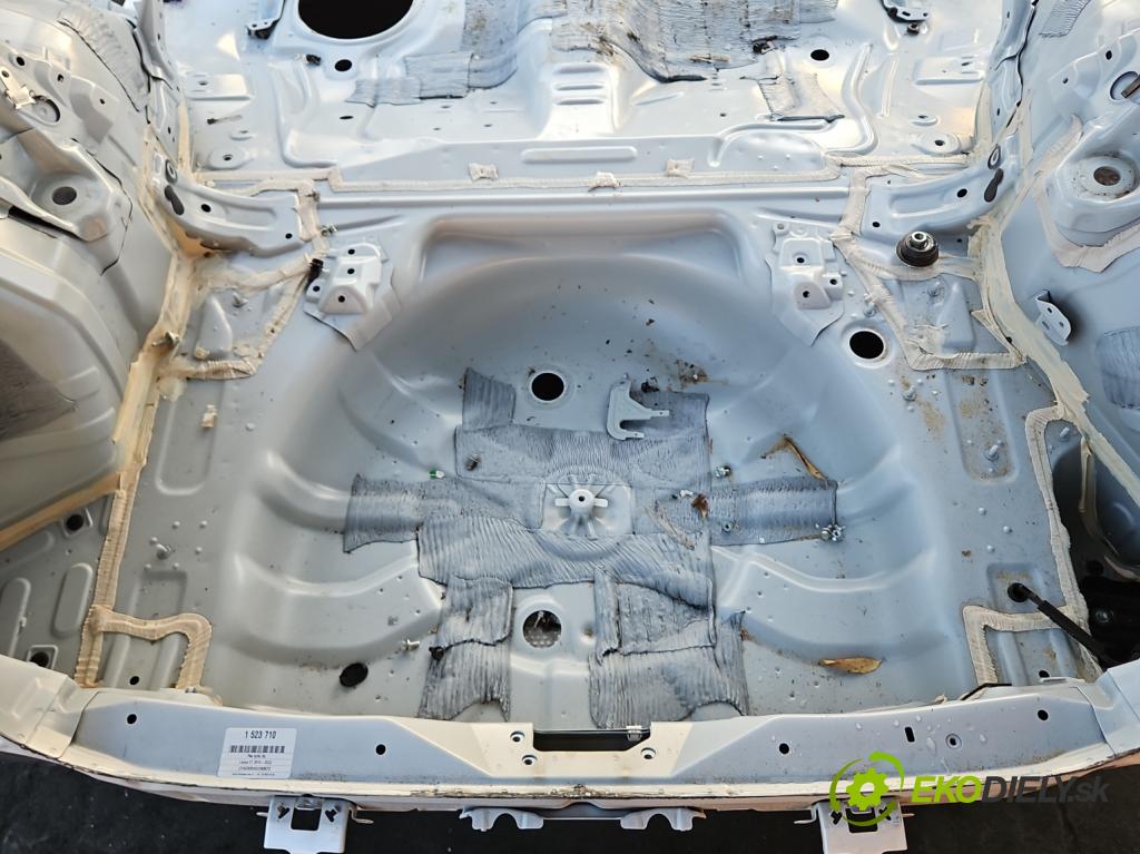 Lexus CT 2010-2022 1.8 VVTI 99 HP automatic 73 kW 1798 cm3 5- pas zadní: