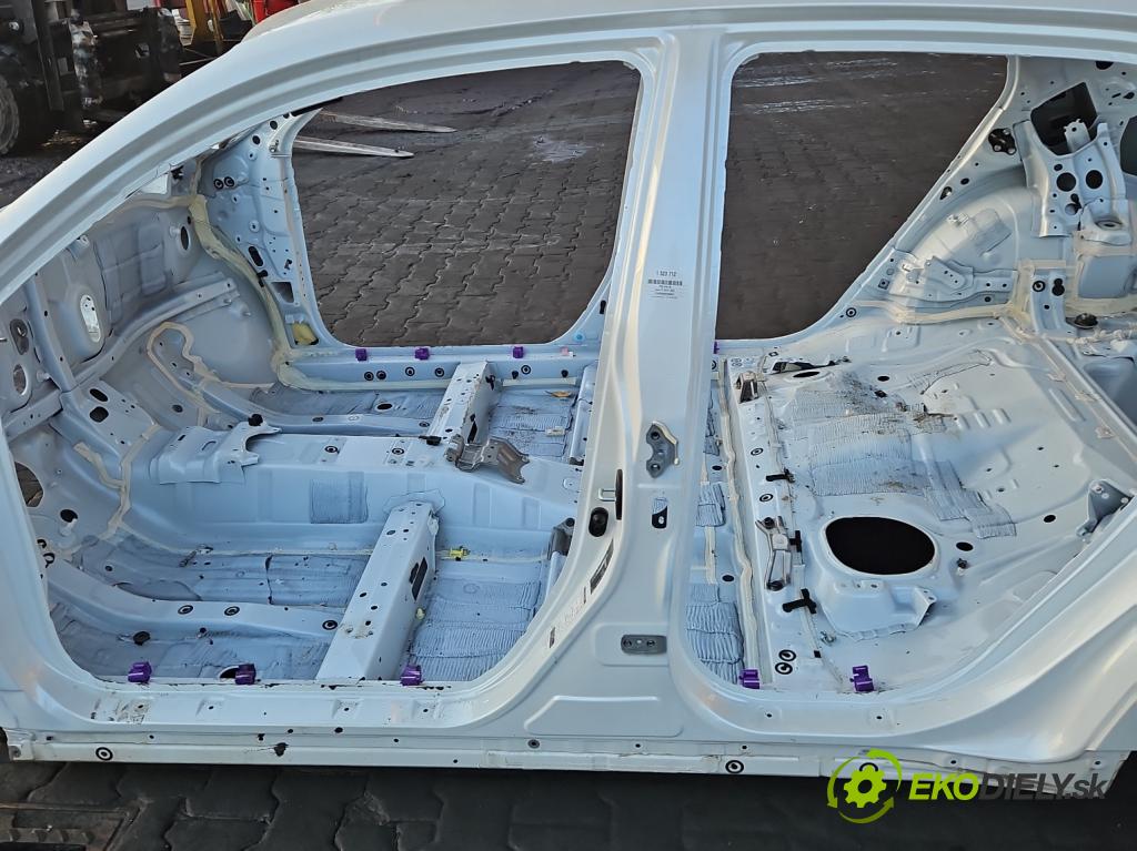 Lexus CT 2010-2022 1.8 VVTI 99 hp automatic 73 kW 1798 cm3 5- práh levý  (Karoserie ostatní)