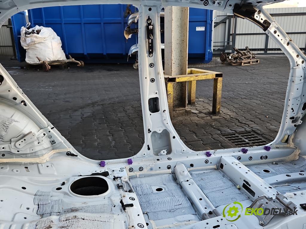 Lexus CT 2010-2022 1.8 VVTI 99 hp automatic 73 kW 1798 cm3 5- práh levý  (Karoserie ostatní)