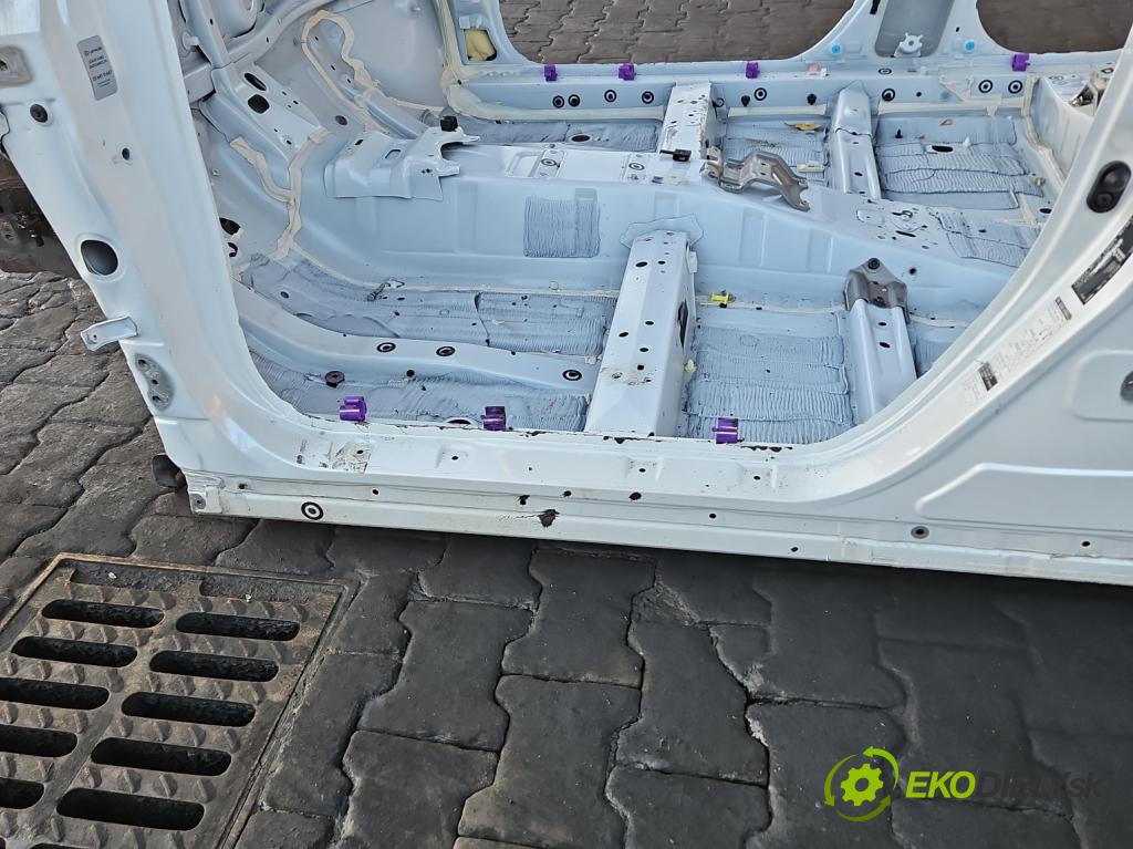 Lexus CT 2010-2022 1.8 VVTI 99 hp automatic 73 kW 1798 cm3 5- práh levý  (Karoserie ostatní)