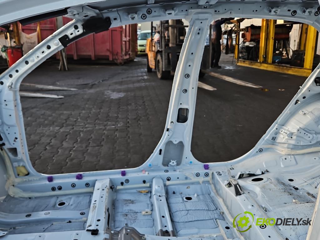 Lexus CT 2010-2022 1.8 VVTI 99 hp automatic 73 kW 1798 cm3 5- práh pravý  (Karoserie ostatní)