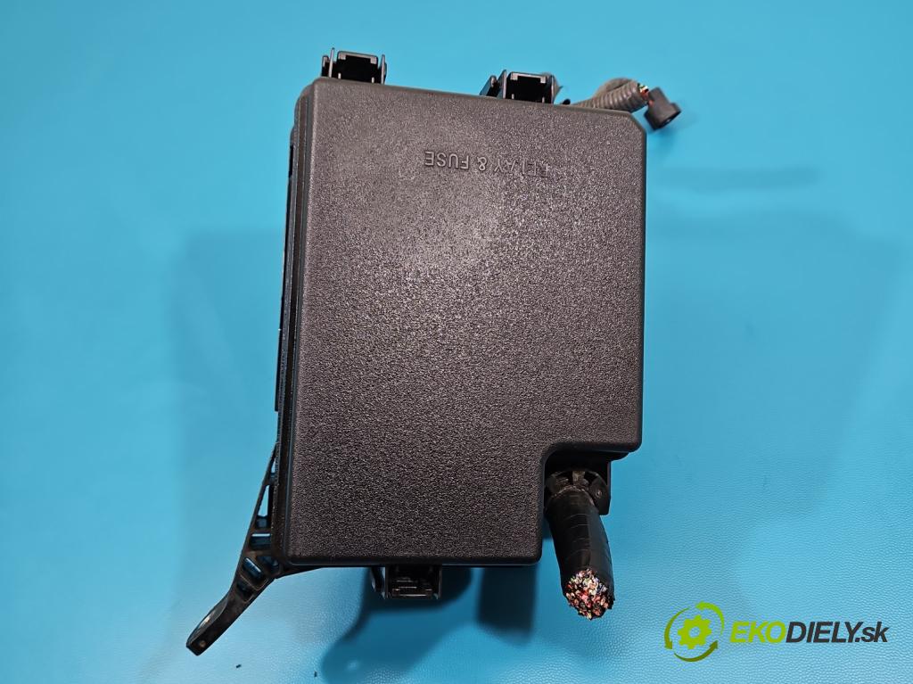 Lexus NX I 2014-2021 2.0 T 238HP automatic 175 kW 1998 cm3 5- skrinka poistka 82662-78151 (Poistková skrinka)