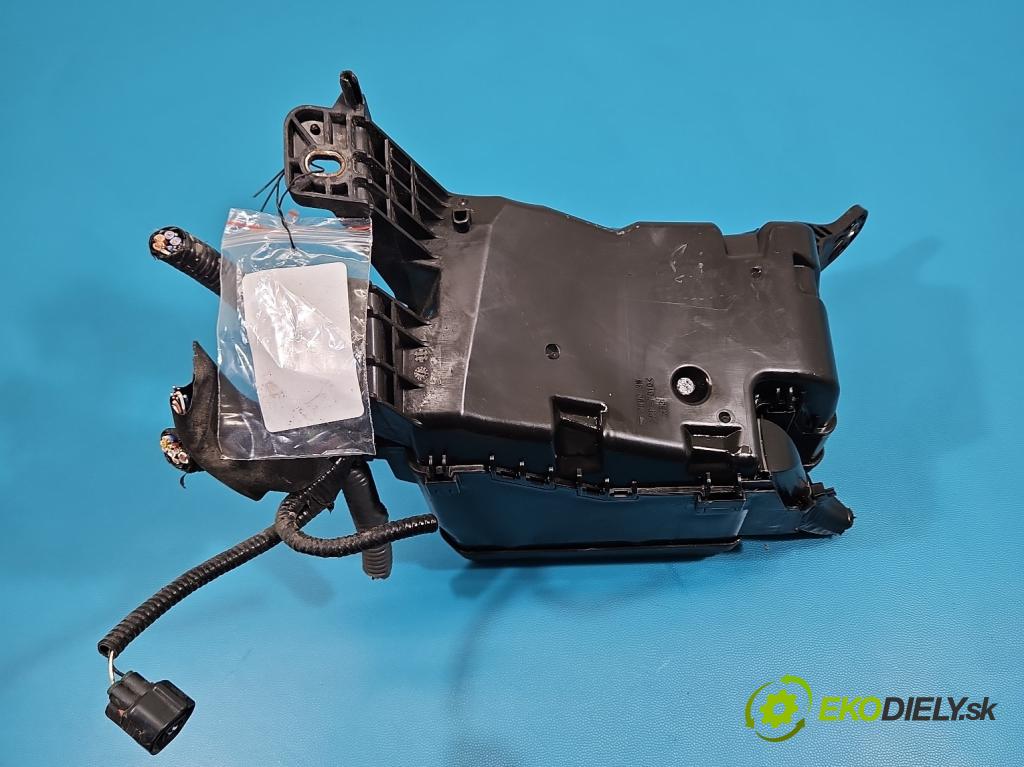 Lexus NX I 2014-2021 2.0 T 238HP automatic 175 kW 1998 cm3 5- skrinka poistka 82662-78151 (Poistková skrinka)