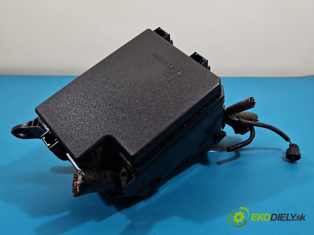 Lexus NX I 2014-2021 2.0 T 238HP automatic 175 kW 1998 cm3 5- skrinka poistka 82662-78151 (Poistková skrinka)