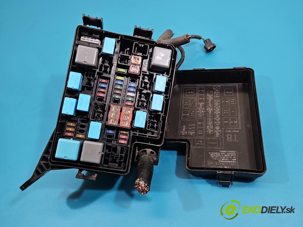 Lexus NX I 2014-2021 2.0 T 238HP automatic 175 kW 1998 cm3 5- skrinka poistka 82662-78151 (Poistková skrinka)