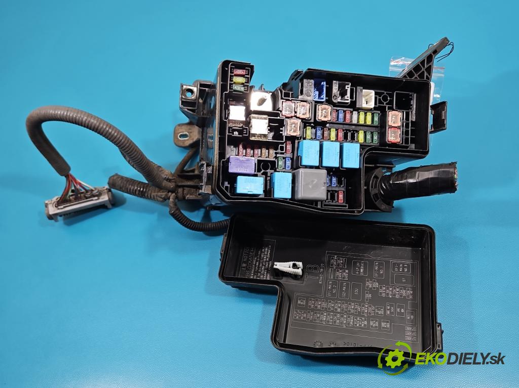 Lexus NX I 2014-2021 2.0 T 238HP automatic 175 kW 1998 cm3 5- skrinka poistka 82662-78120 (Poistková skrinka)