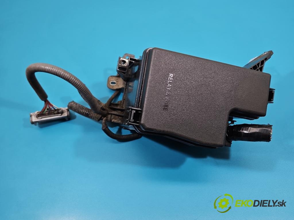 Lexus NX I 2014-2021 2.0 T 238HP automatic 175 kW 1998 cm3 5- skrinka poistka 82662-78120 (Poistková skrinka)