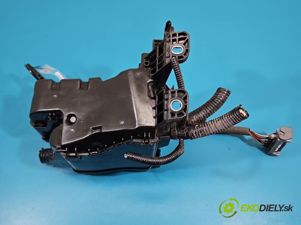 Lexus NX I 2014-2021 2.0 T 238HP automatic 175 kW 1998 cm3 5- skrinka poistka 82662-78120 (Poistková skrinka)