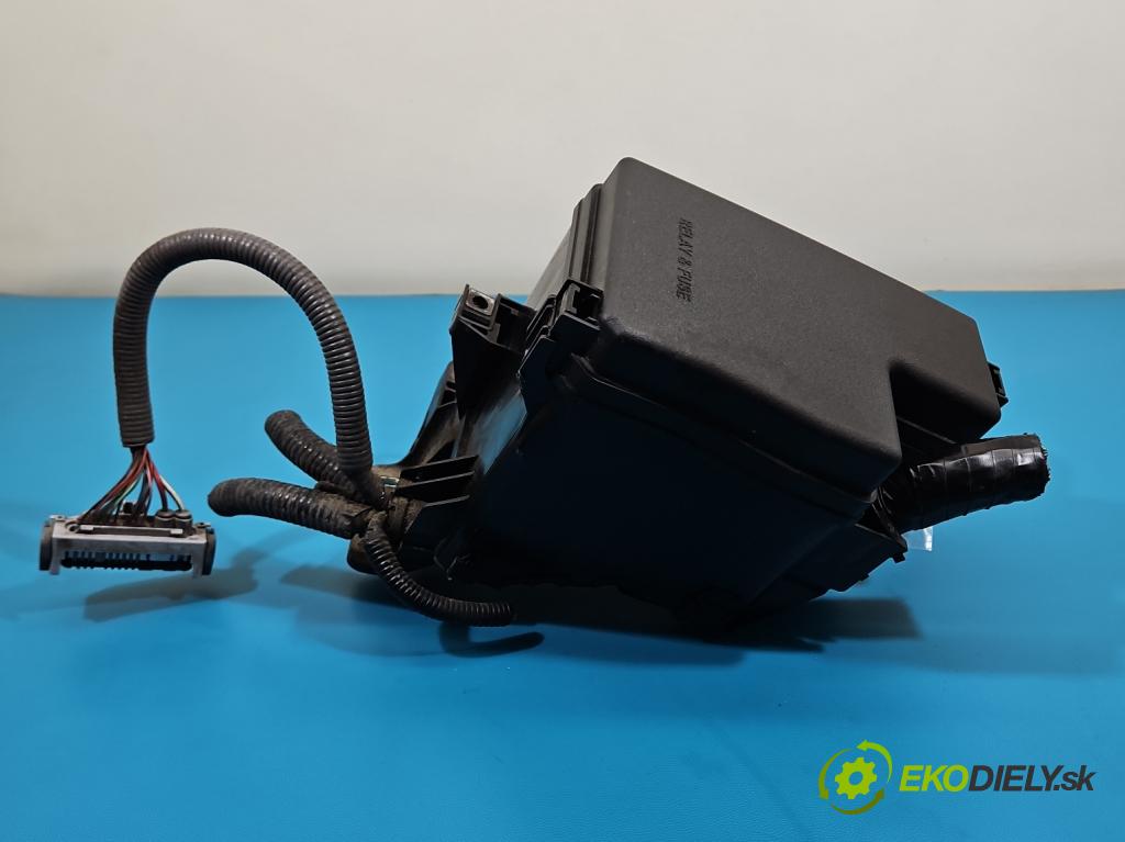 Lexus NX I 2014-2021 2.0 T 238HP automatic 175 kW 1998 cm3 5- skrinka poistka 82662-78120 (Poistková skrinka)