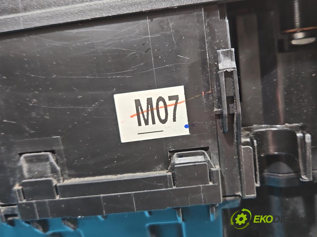 Lexus NX I 2014-2021 2.0 T 238HP automatic 175 kW 1998 cm3 5- skrinka poistka 82662-78120 (Poistková skrinka)