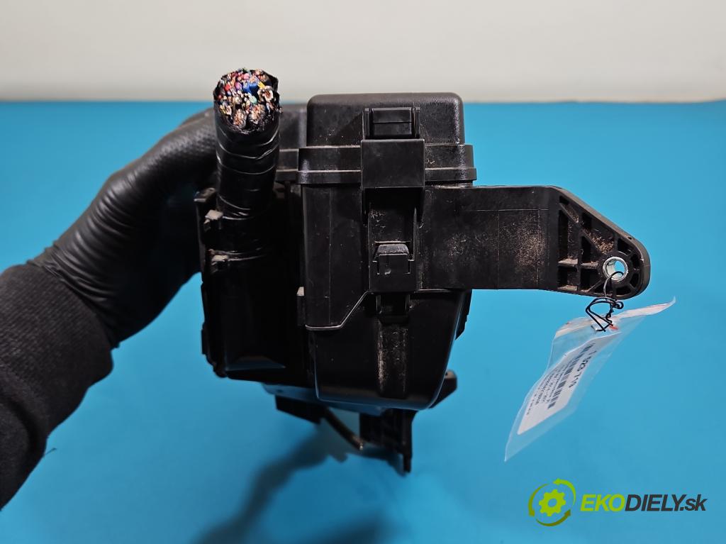 Lexus NX I 2014-2021 2.0 T 238HP automatic 175 kW 1998 cm3 5- skrinka poistka 82662-78120 (Poistková skrinka)