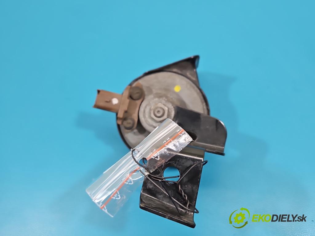 Renault Kadjar 2015-2022 1.3 140 HP automatic 103 kW 1332 cm3 5- Klakson: 256102404R