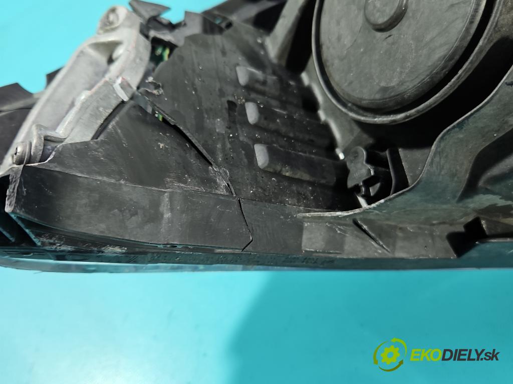 Renault Kadjar 2015-2022 1.3 140 hp automatic 103 kW 1332 cm3 5- světlo pravý 260105570R (Pravé přední světlo)