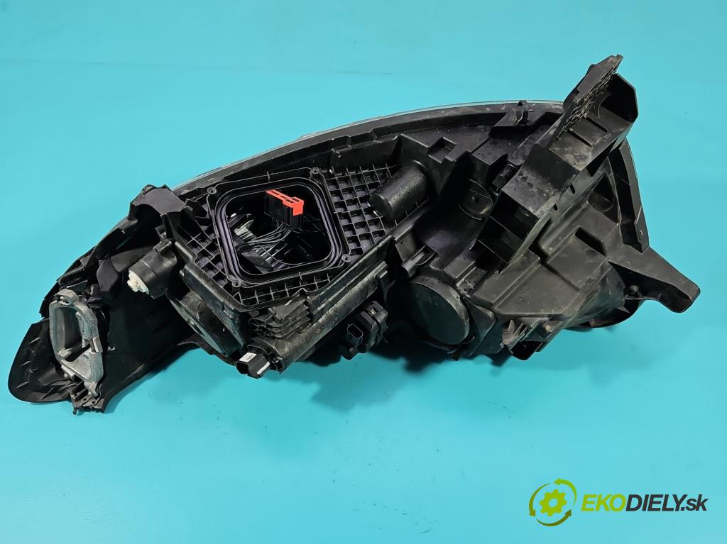 Renault Kadjar 2015-2022 1.3 140 hp automatic 103 kW 1332 cm3 5- světlo pravý 260105570R (Pravé přední světlo)