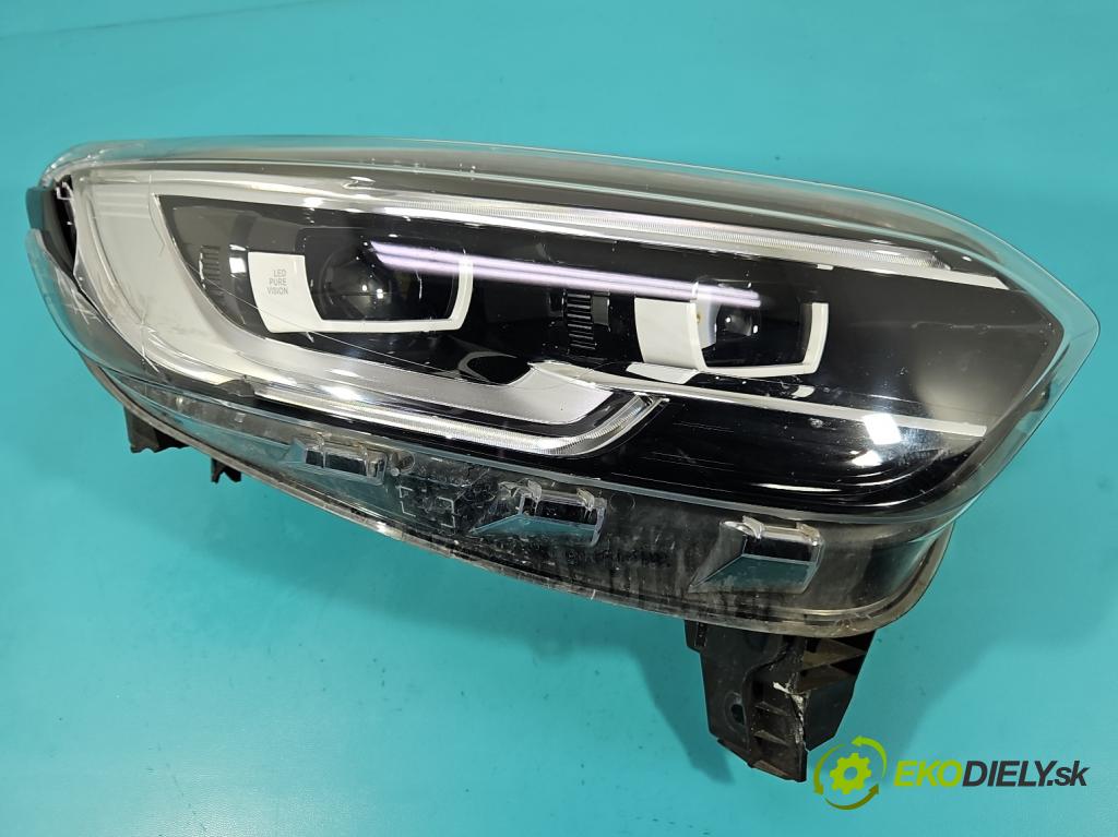 Renault Kadjar 2015-2022 1.3 140 hp automatic 103 kW 1332 cm3 5- světlo pravý 260105570R (Pravé přední světlo)