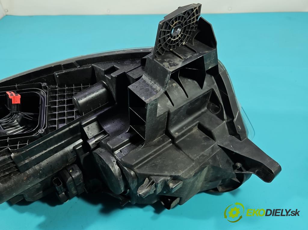 Renault Kadjar 2015-2022 1.3 140 hp automatic 103 kW 1332 cm3 5- světlo pravý 260105570R (Pravé přední světlo)